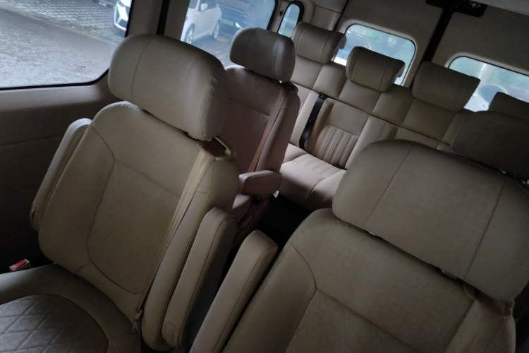 Used Foton Toano 2024 Urban Edition Multi-Function 2.0T Manual Short Wheelbase Low-Roof Rear Single Tire 5/6/9-Seater Left Rear Seat