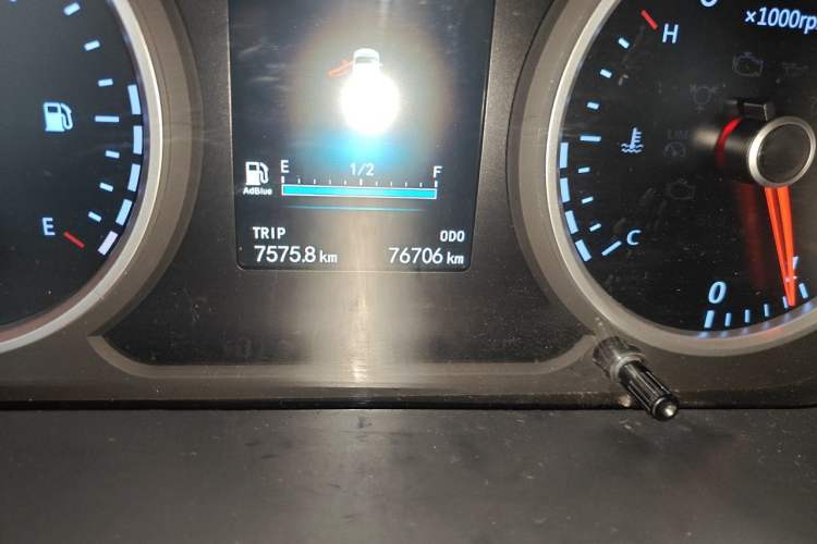 Used Foton Toano 2024 Geely Multi-Function 2.0T Automatic Long-Wheelbase Mid-Top Model with Rear Single Tire Available in 6/7/9-Seater Configurations Odometer Close Up