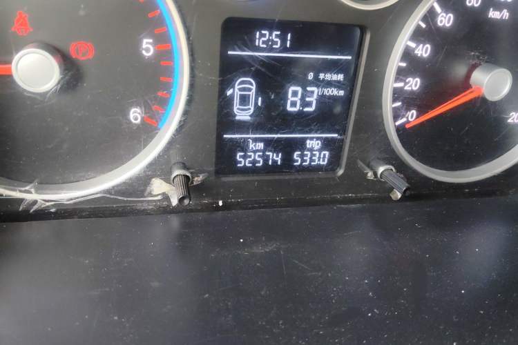 Used Foton Toano 2024 Geely Xianghuo 2.5T Manual Long Wheelbase Ultra-High Roof with Rear Dual Tires 3-Seater Odometer Close Up