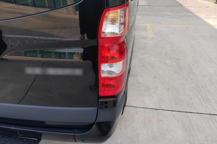 Used Foton Toano 2024 Urban Edition Multi-Function 2.0T Automatic Short Wheelbase Low-Roof Single-Tire Rear 5-Seater Right Rear Taillight