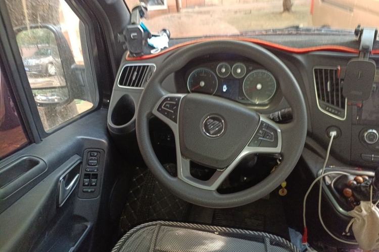 Used Foton Toano 2024 Tuyano Pro Multi-Function 2.0T Manual Front-Wheel Drive Long Wheelbase Mid-Roof Design with Single Rear Tire and 7 Seating Capacity Steering Wheel