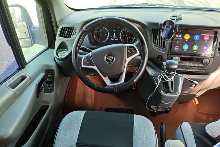 Used Foton Toano 2024 Joyear Multi-Function Cummins 2.8T Automatic Long Wheelbase Mid-Roof Design Rear Single Tire – Available in 5/6/7/9-Seater Configurations Steering Wheel