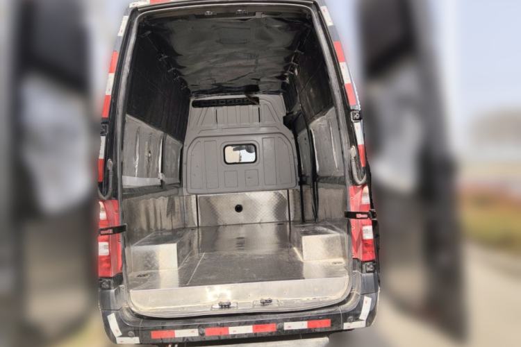 Used Foton Toano 2024 Geely Xianghuo 2.5T Manual Long Wheelbase Ultra-High Roof with Rear Dual Tires 3-Seater Trunk