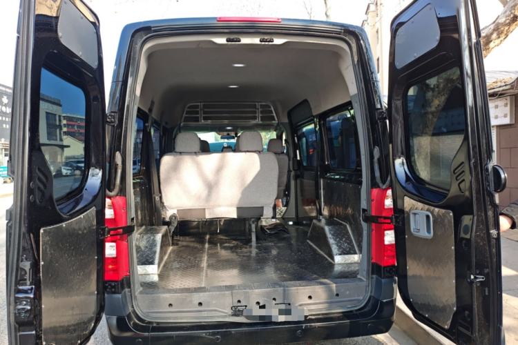 Used Foton Toano 2024 Joyear Multi-Function Cummins 2.8T Automatic Long Wheelbase Mid-Roof Design Rear Single Tire – Available in 5/6/7/9-Seater Configurations Trunk