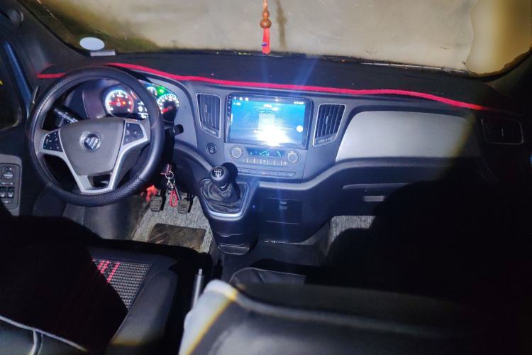 Used Foton Toano 2024 Tuyano Pro Multi-Function 2.0T Manual Rear-Drive Long Wheelbase Mid-Roof Design Single Rear Tire—Available in 5/6/7/9-Seater Configurations Center Console