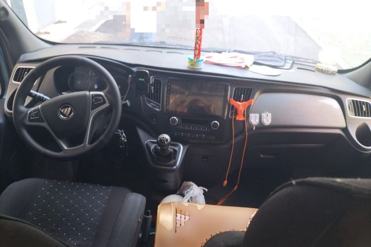 Used Foton Toano 2024 Tuyano Pro Multi-Function 2.0T Manual Rear-Drive Long Wheelbase Mid-Roof Design Single Rear Tire—Available in 5/6/7/9-Seater Configurations Center Console