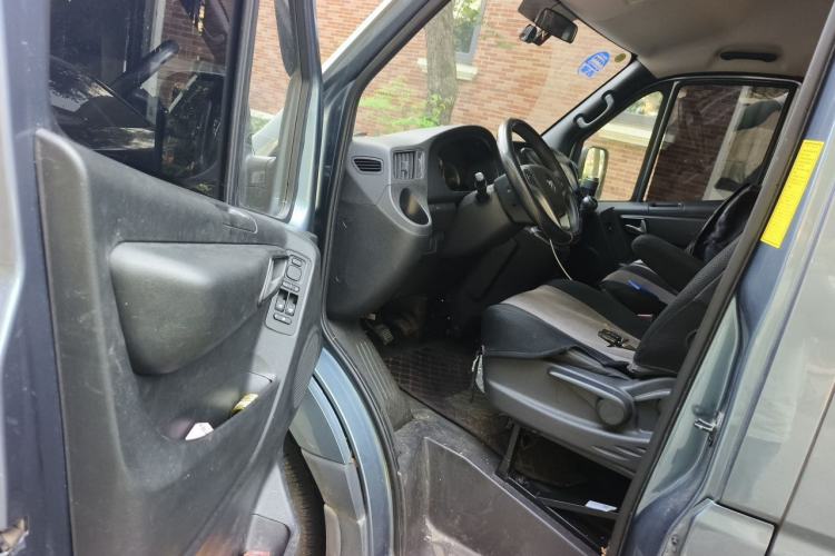 Used Foton Toano 2024 Tuyano Pro Multi-Function 2.0T Manual Front-Wheel Drive Long Wheelbase Mid-Roof Design with Single Rear Tire and 7 Seating Capacity Driver Seat