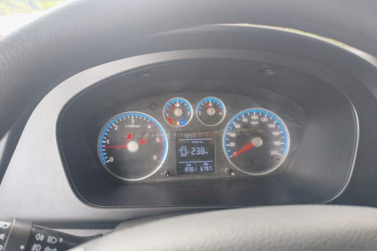 Used Foton Toano 2024 Tuyano Pro Multi-Function 2.0T Manual Front-Wheel Drive Long Wheelbase Mid-Roof Design with Single Rear Tire and 7 Seating Capacity Instrument Cluster