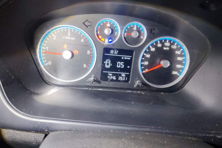 Used Foton Toano 2024 Tuyano Pro Multi-Function 2.0T Manual Rear-Drive Long Wheelbase Mid-Roof Design Single Rear Tire—Available in 5/6/7/9-Seater Configurations Instrument Cluster