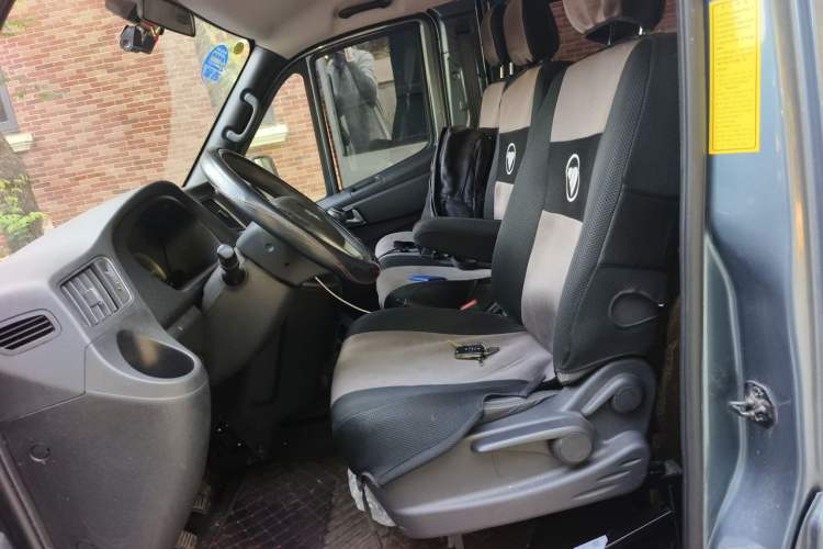 Used Foton Toano 2024 Tuyano Pro Multi-Function 2.0T Manual Front-Wheel Drive Long Wheelbase Mid-Roof Design with Single Rear Tire and 7 Seating Capacity Left Front Seat