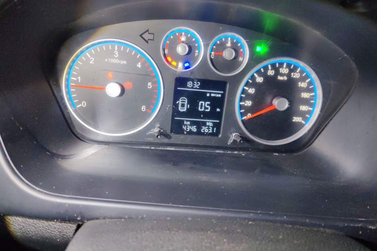 Used Foton Toano 2024 Tuyano Pro Multi-Function 2.0T Manual Rear-Drive Long Wheelbase Mid-Roof Design Single Rear Tire—Available in 5/6/7/9-Seater Configurations Odometer Close Up