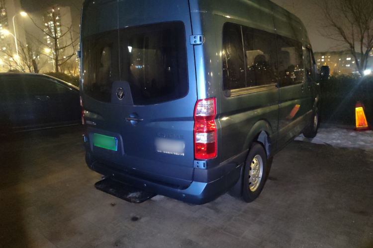Used Foton Toano 2024 Tuyano Pro Multi-Function 2.0T Manual Rear-Drive Long Wheelbase Mid-Roof Design Single Rear Tire—Available in 5/6/7/9-Seater Configurations Rear Right 45 Deg