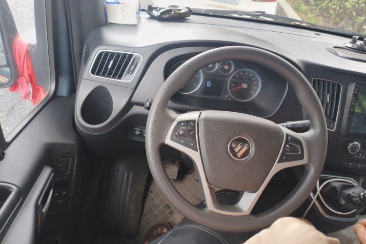 Used Foton Toano 2024 Tuyano Pro Multi-Function 2.0T Manual Front-Wheel Drive Long Wheelbase Mid-Roof Design with Single Rear Tire and 7 Seating Capacity Steering Wheel