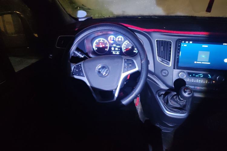 Used Foton Toano 2024 Tuyano Pro Multi-Function 2.0T Manual Rear-Drive Long Wheelbase Mid-Roof Design Single Rear Tire—Available in 5/6/7/9-Seater Configurations Steering Wheel