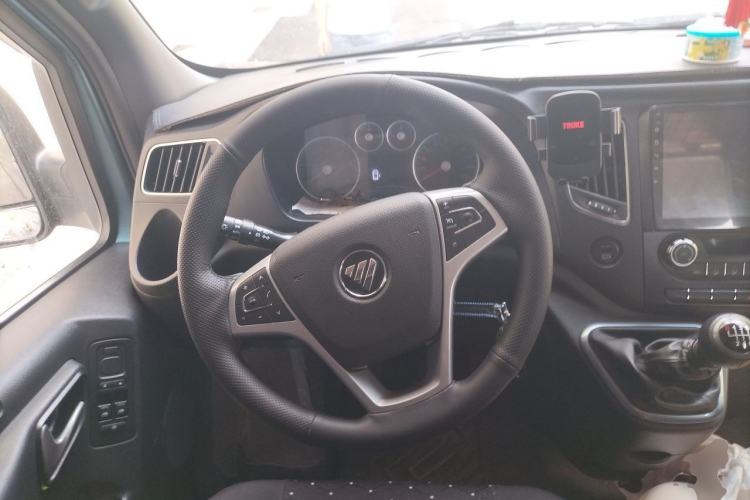 Used Foton Toano 2024 Tuyano Pro Multi-Function 2.0T Manual Rear-Drive Long Wheelbase Mid-Roof Design Single Rear Tire—Available in 5/6/7/9-Seater Configurations Steering Wheel