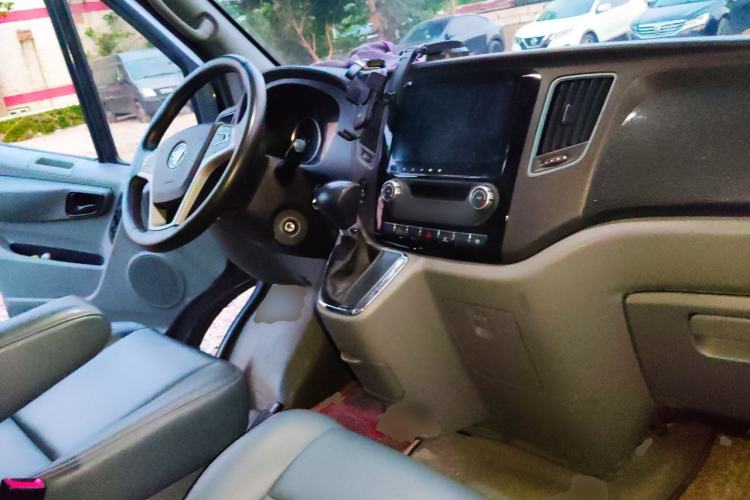 Used Foton Toano 2024 Joy Elephant Van Cummins 2.8T Automatic Long Wheelbase Mid-Roof Design Rear Single Tire 3-Seater Center Console
