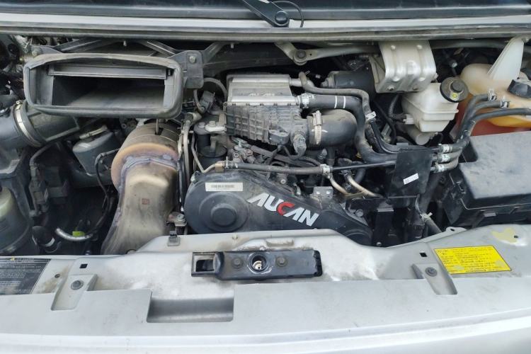 Used Foton Toano 2024 Geely Multi-Function 2.0T Automatic Long-Wheelbase Mid-Top Model with Rear Single Tire Available in 6/7/9-Seater Configurations Engine Bay