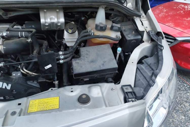 Used Foton Toano 2024 Geely Multi-Function 2.0T Automatic Long-Wheelbase Mid-Top Model with Rear Single Tire Available in 6/7/9-Seater Configurations Engine Bay Left