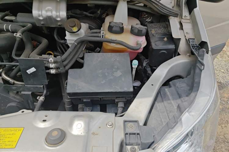 Used Foton Toano 2024 Geely Multi-Function 2.0T Automatic Long-Wheelbase Mid-Top Model with Rear Single Tire Available in 6/7/9-Seater Configurations Engine Bay Left