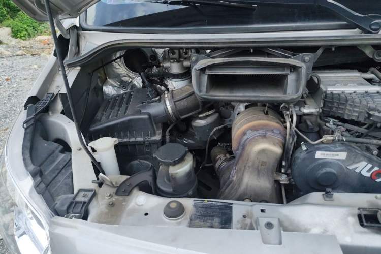 Used Foton Toano 2024 Geely Multi-Function 2.0T Automatic Long-Wheelbase Mid-Top Model with Rear Single Tire Available in 6/7/9-Seater Configurations Engine Bay Right