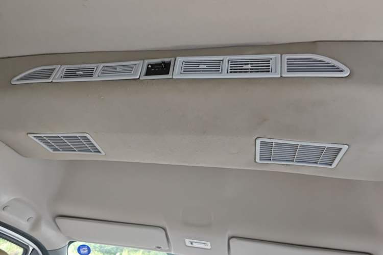 Used Foton Toano 2024 Geely Multi-Function 2.0T Automatic Long-Wheelbase Mid-Top Model with Rear Single Tire Available in 6/7/9-Seater Configurations Headliner