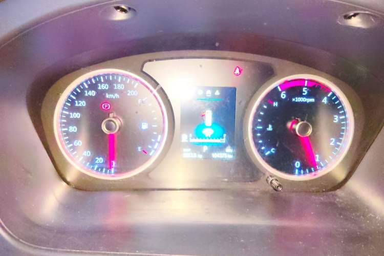 Used Foton Toano 2024 Joy Elephant Van Cummins 2.8T Automatic Long Wheelbase Mid-Roof Design Rear Single Tire 3-Seater Instrument Cluster