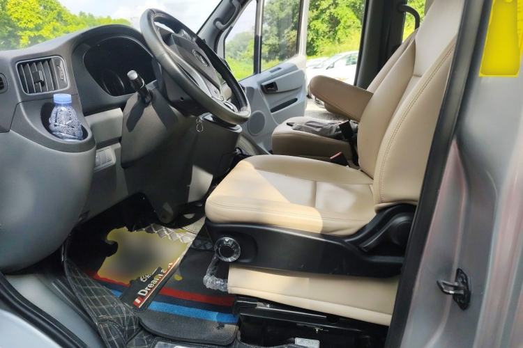 Used Foton Toano 2024 Geely Multi-Function 2.0T Automatic Long-Wheelbase Mid-Top Model with Rear Single Tire Available in 6/7/9-Seater Configurations Left Front Seat