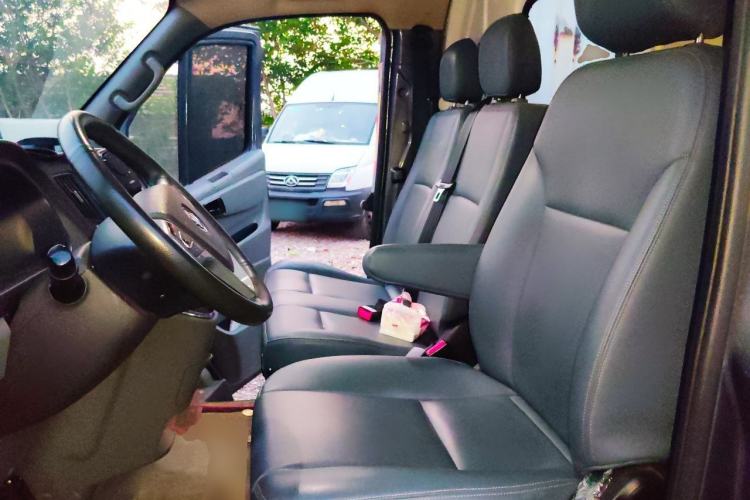 Used Foton Toano 2024 Joy Elephant Van Cummins 2.8T Automatic Long Wheelbase Mid-Roof Design Rear Single Tire 3-Seater Left Front Seat