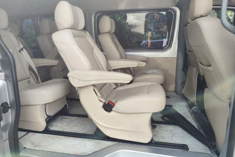 Used Foton Toano 2024 Geely Multi-Function 2.0T Automatic Long-Wheelbase Mid-Top Model with Rear Single Tire Available in 6/7/9-Seater Configurations Left Rear Seat