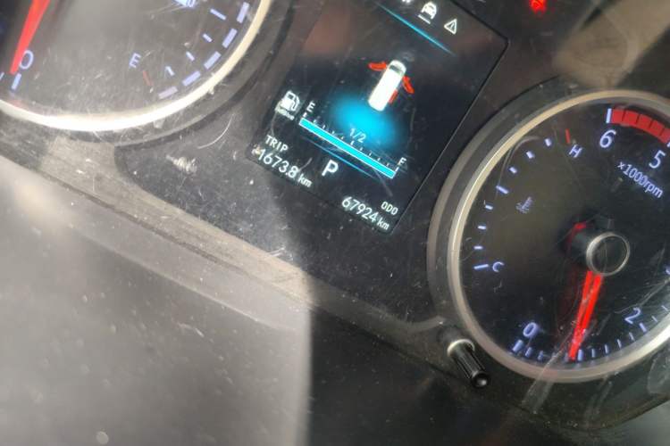 Used Foton Toano 2024 Geely Multi-Function 2.0T Automatic Long-Wheelbase Mid-Top Model with Rear Single Tire Available in 6/7/9-Seater Configurations Odometer Close Up