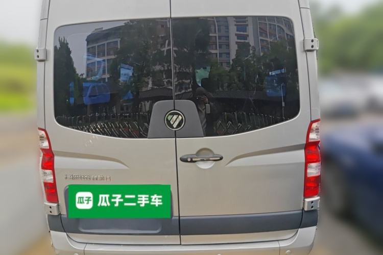 Used Foton Toano 2024 Geely Multi-Function 2.0T Automatic Long-Wheelbase Mid-Top Model with Rear Single Tire Available in 6/7/9-Seater Configurations Rear