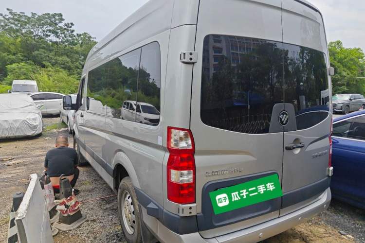 Used Foton Toano 2024 Geely Multi-Function 2.0T Automatic Long-Wheelbase Mid-Top Model with Rear Single Tire Available in 6/7/9-Seater Configurations Rear Left 45 Deg