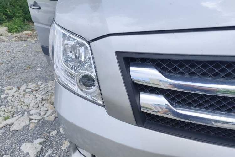 Used Foton Toano 2024 Geely Multi-Function 2.0T Automatic Long-Wheelbase Mid-Top Model with Rear Single Tire Available in 6/7/9-Seater Configurations Right Front Headlight