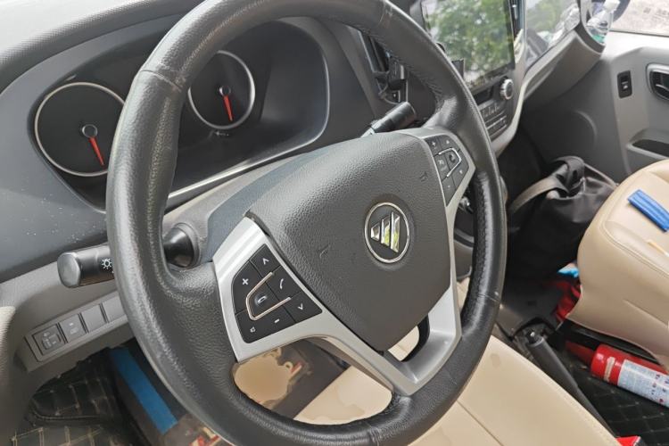 Used Foton Toano 2024 Geely Multi-Function 2.0T Automatic Long-Wheelbase Mid-Top Model with Rear Single Tire Available in 6/7/9-Seater Configurations Steering Wheel