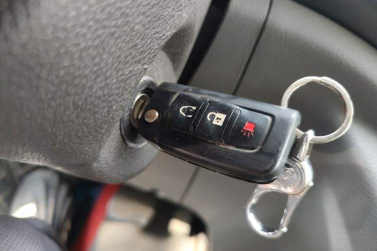 Used Foton Toano 2024 Geely Multi-Function 2.0T Automatic Long-Wheelbase Mid-Top Model with Rear Single Tire Available in 6/7/9-Seater Configurations Vehicle Key