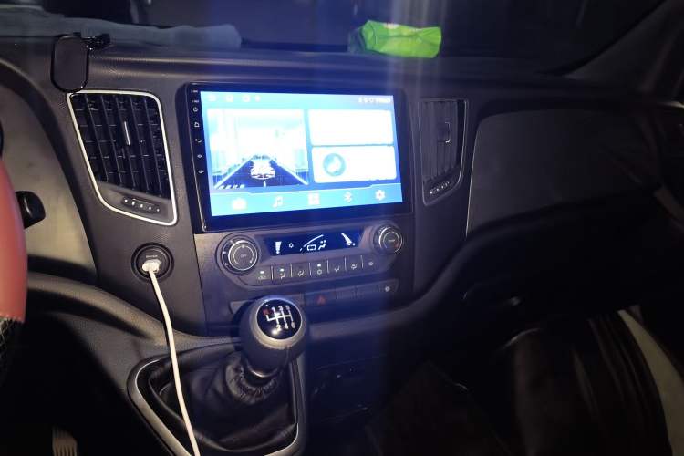 Used Foton Toano 2024 Tuyano Pro Multi-Function Vehicle Cummins 2.8T Manual Transmission Rear-Wheel Drive Long Wheelbase Mid-Height Roof with Dual Rear Tires—Available in 5/6/7/9-Seater Configurations Audio And AC Panel