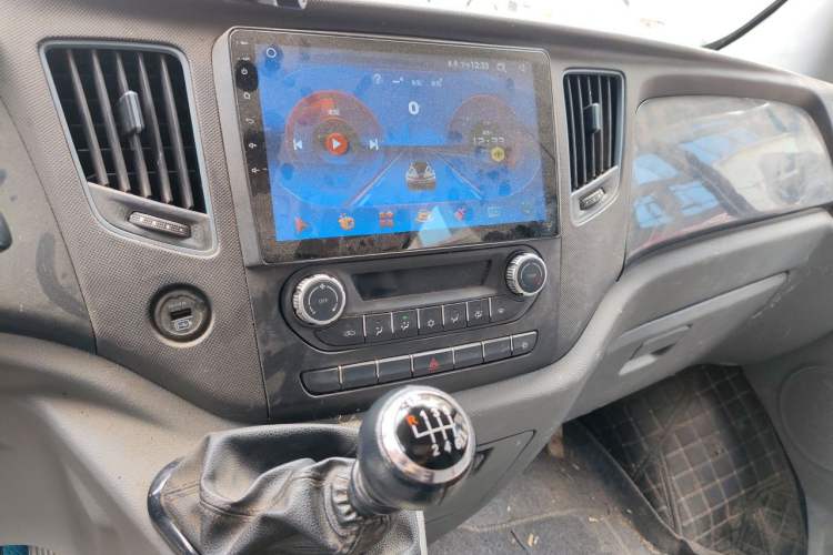 Used Foton Toano 2024 Joyear Multi-Function Cummins 2.8T Manual Long Wheelbase Mid-Roof with Rear Dual Tires 7-Seater Audio And AC Panel
