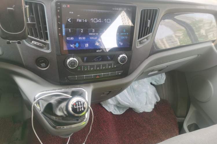 Used Foton Toano 2024 Joyear Multi-Function 2.0T Manual Long-Wheelbase Mid-Roof Model with Single Rear Tire Available in 5/6/7/9-Seater Configurations Audio And AC Panel
