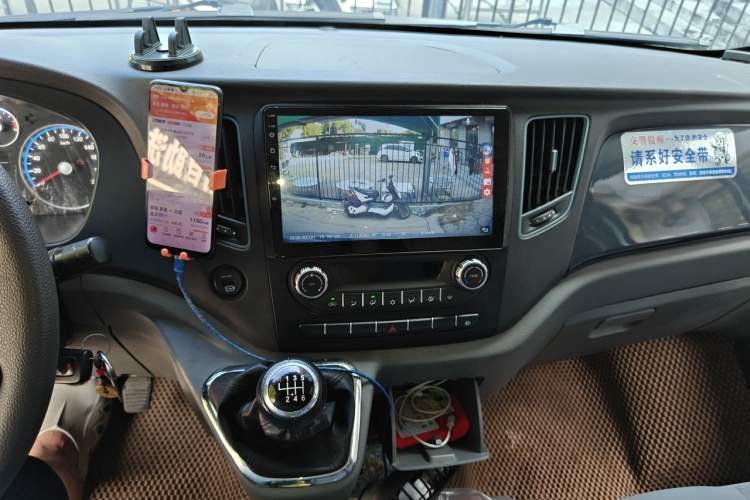 Used Foton Toano 2024 Joy Elephant Van 2.0T Manual Extended Wheelbase Mid-Roof Design Rear Single Tire 3-Seater Audio And AC Panel