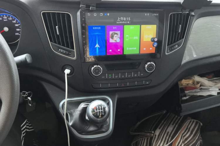 Used Foton Toano 2024 Geely Xianghuo 2.5T Manual Long Wheelbase Ultra-High Roof with Rear Dual Tires 3-Seater Audio And AC Panel