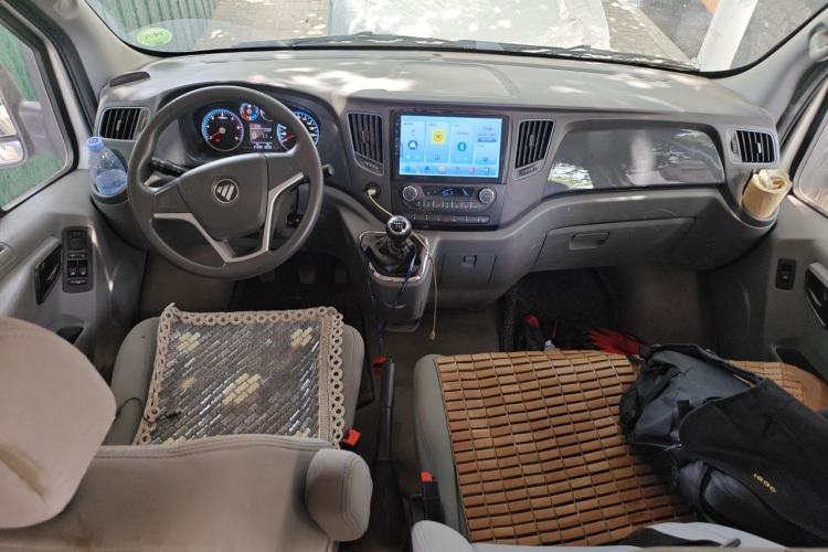 Used Foton Toano 2024 Joyear Multi-Function Power Version 2.5T Manual Short Wheelbase Mid-Height Roof with Rear Dual Tires—5/6-Seater Center Console