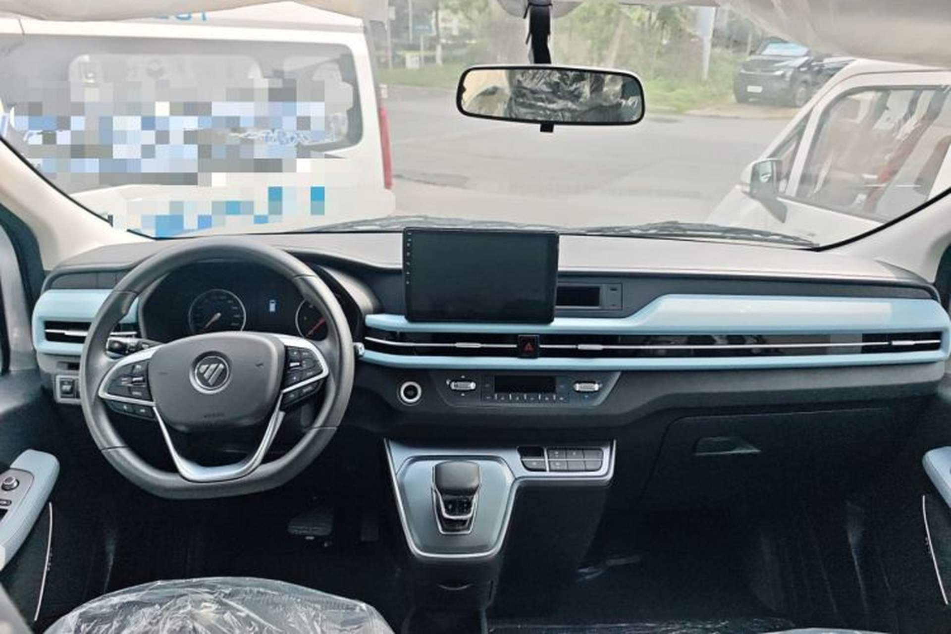 Used Foton Toano 2024 Urban Edition Multi-Function 2.0T Automatic Short Wheelbase Mid-Roof Design Rear Single Tire – Available in 5/6/9-Seater Configurations Center Console
