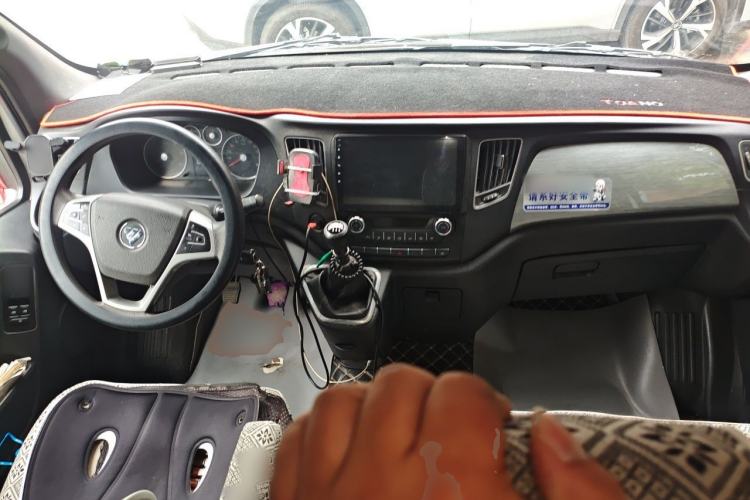 Used Foton Toano 2024 Tuyano Pro Multi-Function 2.0T Manual Front-Wheel Drive Long Wheelbase Mid-Roof Design with Single Rear Tire and 7 Seating Capacity Center Console
