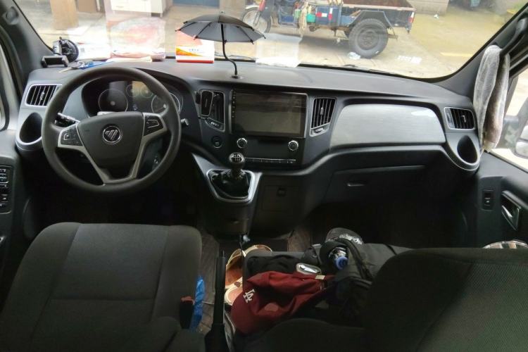 Used Foton Toano 2024 Tuyano Pro Multi-Function 2.0T Manual Rear-Drive Long Wheelbase Mid-Roof Design Single Rear Tire—Available in 5/6/7/9-Seater Configurations Center Console