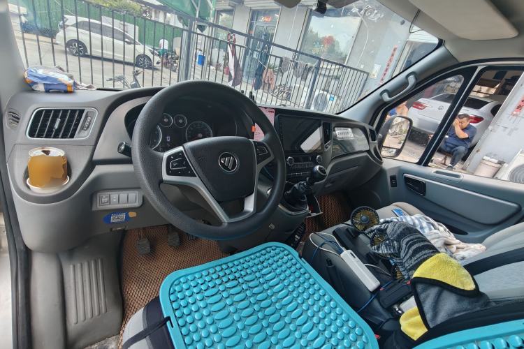 Used Foton Toano 2024 Joy Elephant Van 2.0T Manual Extended Wheelbase Mid-Roof Design Rear Single Tire 3-Seater Center Console