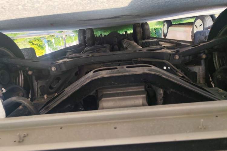 Used Foton Toano 2024 Geely Xianghuo 2.5T Manual Long Wheelbase Ultra-High Roof with Rear Dual Tires 3-Seater Chassis Front