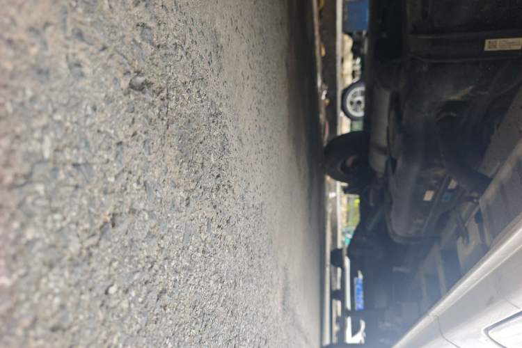 Used Foton Toano 2024 Geely Xing Multi-Function 2.0T Automatic Long Wheelbase Mid-Roof Design with Single Rear Tire and 3 Seating Capacity Chassis Front Left