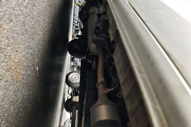 Used Foton Toano 2024 Joyear Multi-Function 2.0T Manual Long-Wheelbase Mid-Roof Model with Single Rear Tire Available in 5/6/7/9-Seater Configurations Chassis Front Right