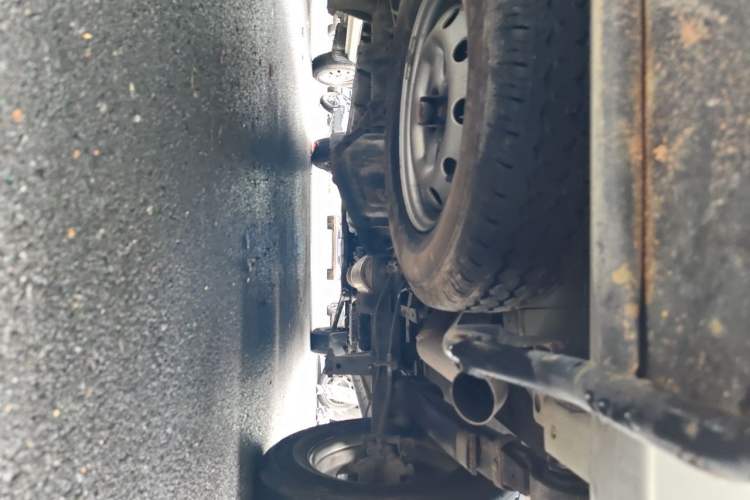 Used Foton Toano 2024 Joyear Multi-Function 2.0T Manual Long-Wheelbase Mid-Roof Model with Single Rear Tire Available in 5/6/7/9-Seater Configurations Chassis Rear