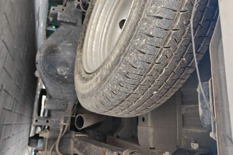 Used Foton Toano 2024 Joyear Multi-Function Power Version 2.5T Manual Short Wheelbase Mid-Height Roof with Rear Dual Tires—5/6-Seater Chassis Rear